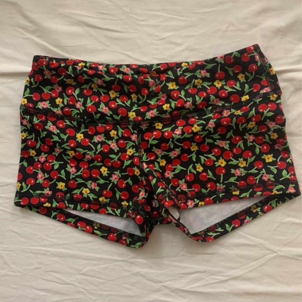 Very cherry fleo shorts